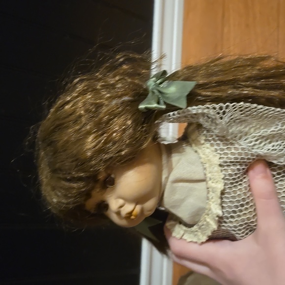 Vanessa ricardi doll 2004 with her box and stand she have all her object - Picture 3 of 10